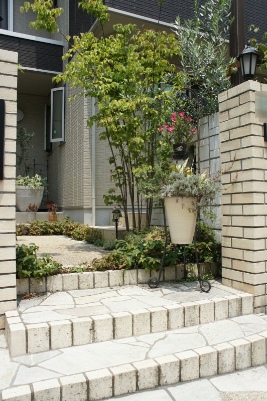 Parking Lot And Terraceon The South Side Road Gallery Garden Landscape Design Fuchiso Inc