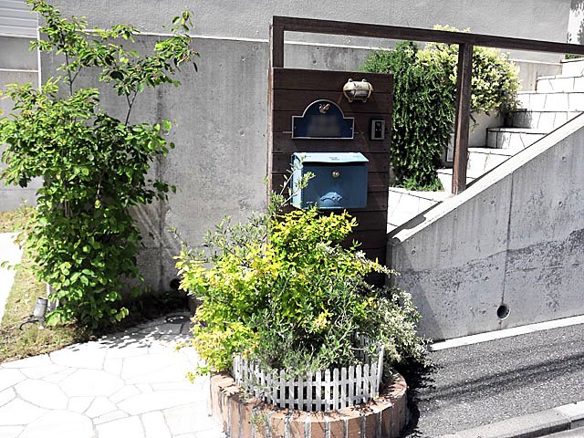 Country Style Welcome Wooden Wall and Stone Veneer Stairs