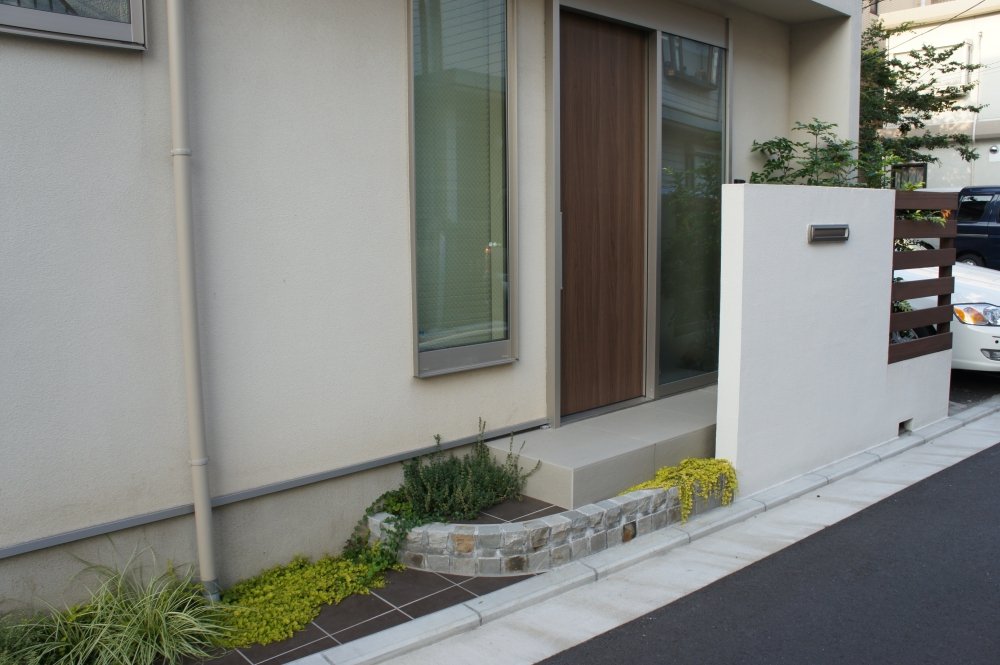 玄関と道路の間1m未満の外構横浜市 施工事例 外構 お庭工事 デザイン 風知蒼