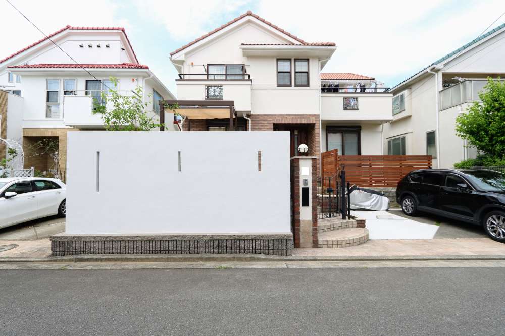 スリット入りの目隠し壁