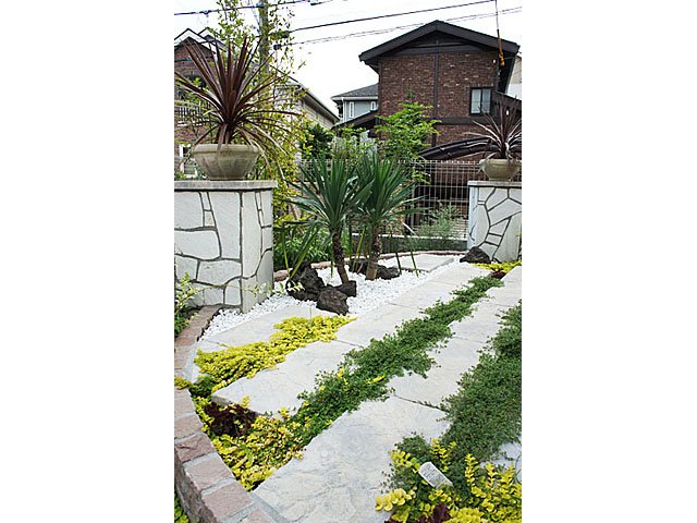 南国風のお庭を植栽とタイルで 施工事例 外構 お庭工事 デザイン 風知蒼